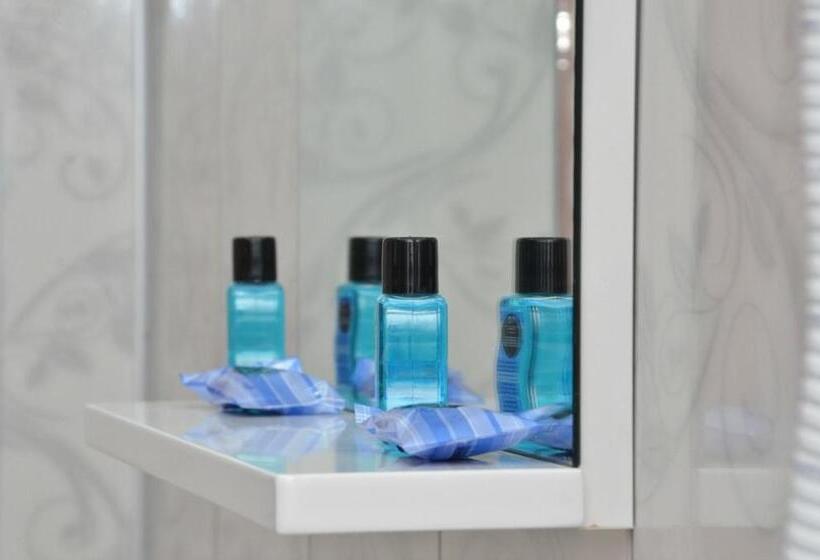 标准三人间, Oren Konak Otel