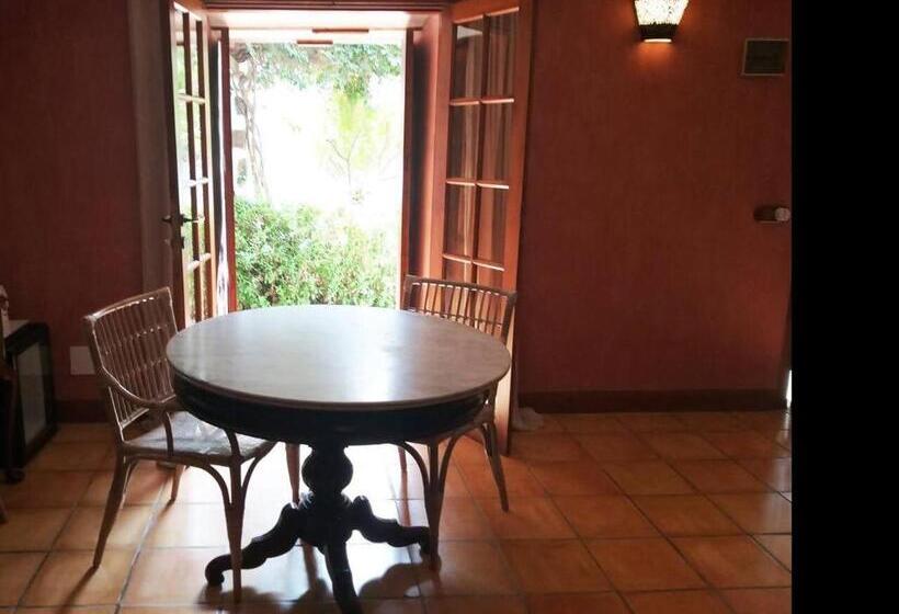 Люкс Вид на Сад, Rural Rugama