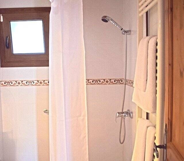 آپارتمان خانوادگی, Masia Ca La Caputxeta & Golf