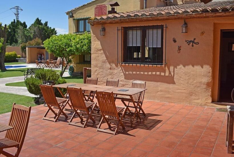 آپارتمان خانوادگی, Masia Ca La Caputxeta & Golf