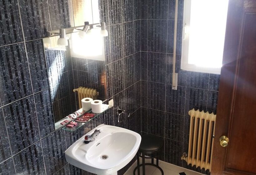 חדר סטנדרט לשלושה, Hostal Boal