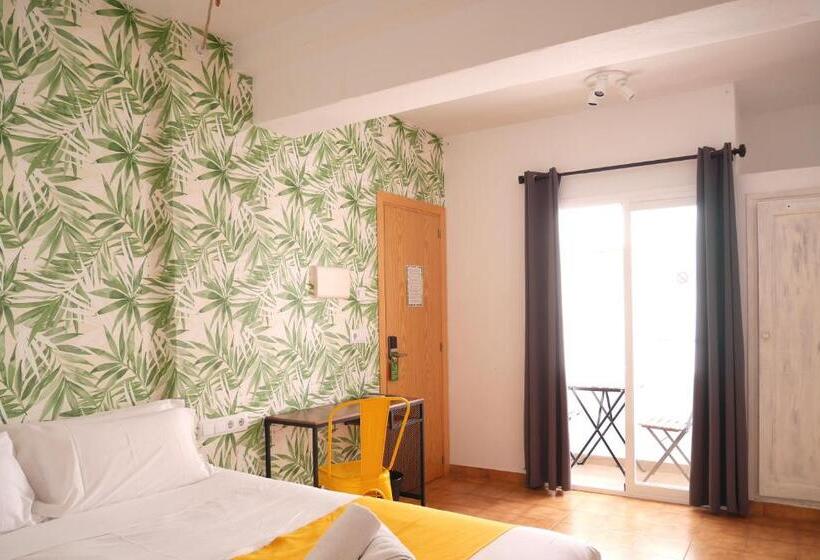 חדר דלוקס עם מרפסת, Nanit Rooms Ibiza Hostal