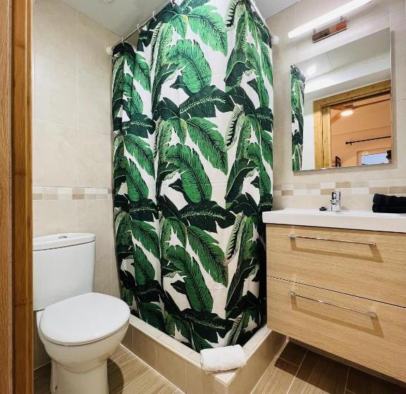 带阳台的豪华间, Nanit Rooms Ibiza Hostal