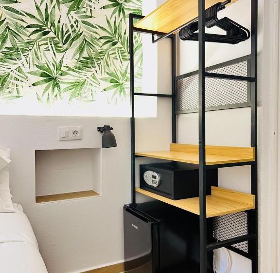 חדר דלוקס עם מרפסת, Nanit Rooms Ibiza Hostal