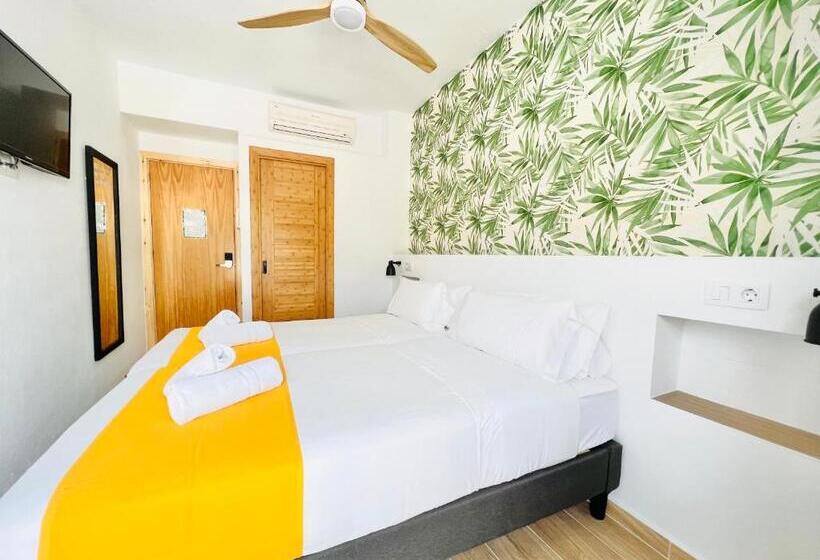 חדר דלוקס עם מרפסת, Nanit Rooms Ibiza Hostal