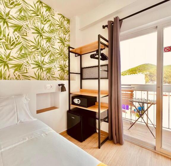 חדר דלוקס עם מרפסת, Nanit Rooms Ibiza Hostal