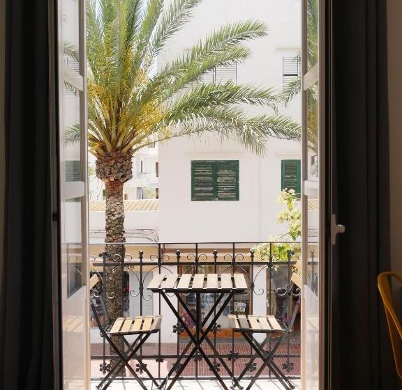 חדר דלוקס עם מרפסת, Nanit Rooms Ibiza Hostal