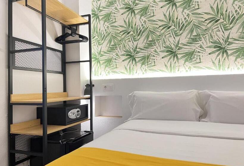 חדר דלוקס עם מרפסת, Nanit Rooms Ibiza Hostal