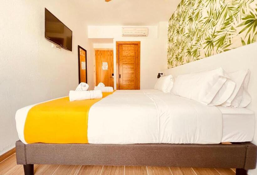 带阳台的豪华间, Nanit Rooms Ibiza Hostal