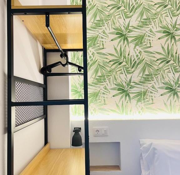 חדר דלוקס עם מרפסת, Nanit Rooms Ibiza Hostal