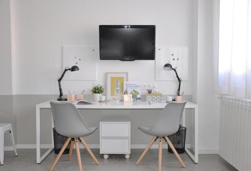 스탠다드 스튜디오, Residencia Universitaria Tarragona Mediterrani