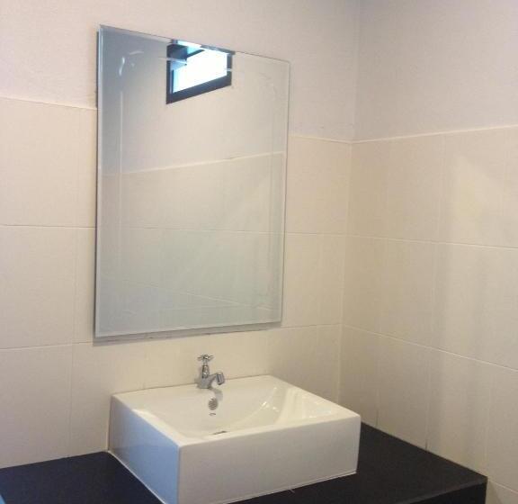 Bungalow Standard, Benjamin S Hut