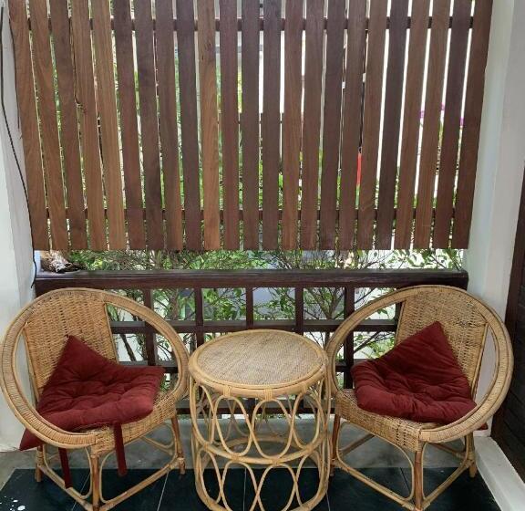 Bungalow Standard, Benjamin S Hut