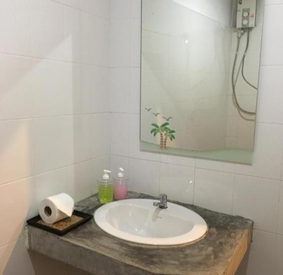 Cameră Standard, Benjamin S Hut