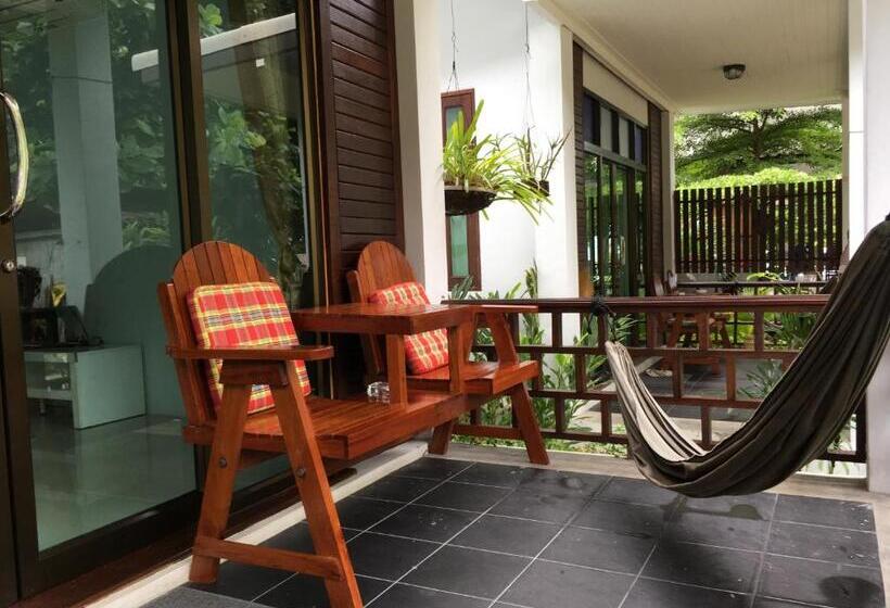 Bungalow Standard, Benjamin S Hut