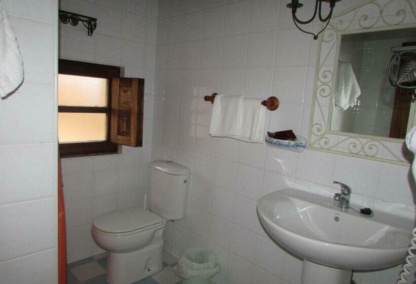 חדר סטנדרט לשלושה, Posada Rural El Rincón De Cabrojo