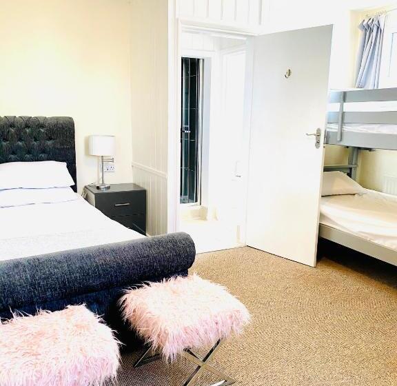 패밀리 룸, Villa Mentone