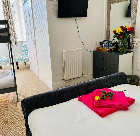 패밀리 룸 측면 바다 전망, Villa Mentone