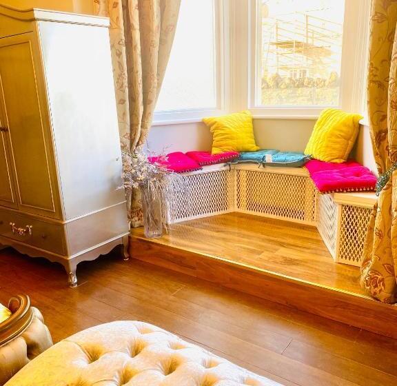 패밀리 룸, Villa Mentone