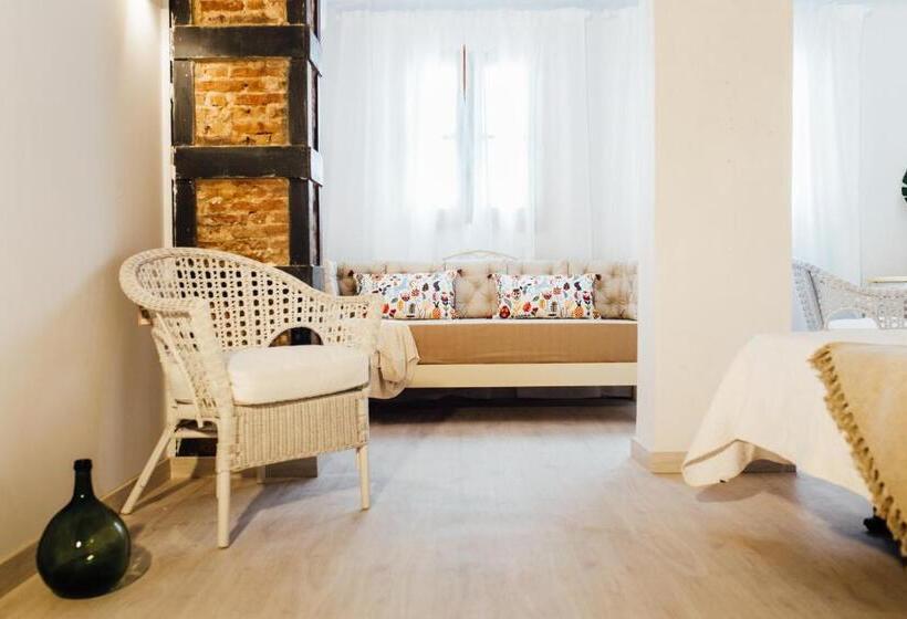 غرفة قياسية ثلاثية, Ottoh Charm Stay