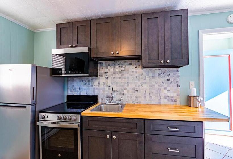 标准三人间, Island Motel Obx