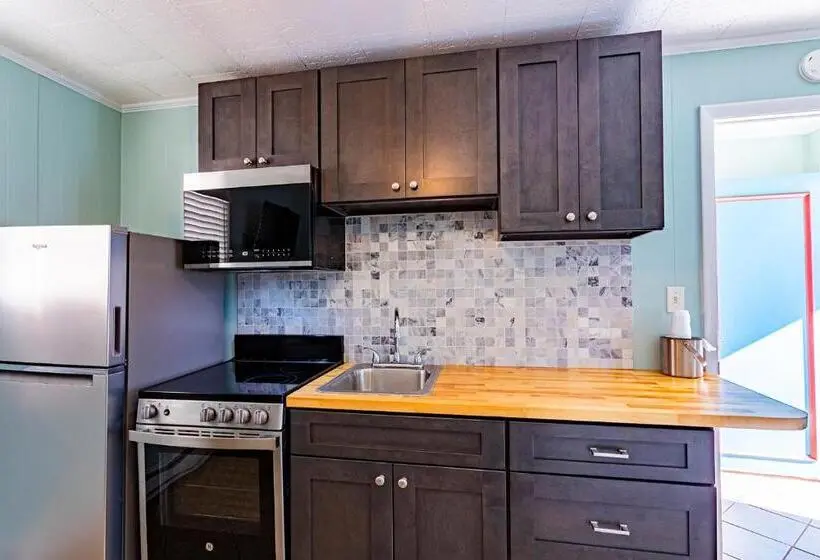 اتاق استاندارد سه نفره, Island Motel Obx