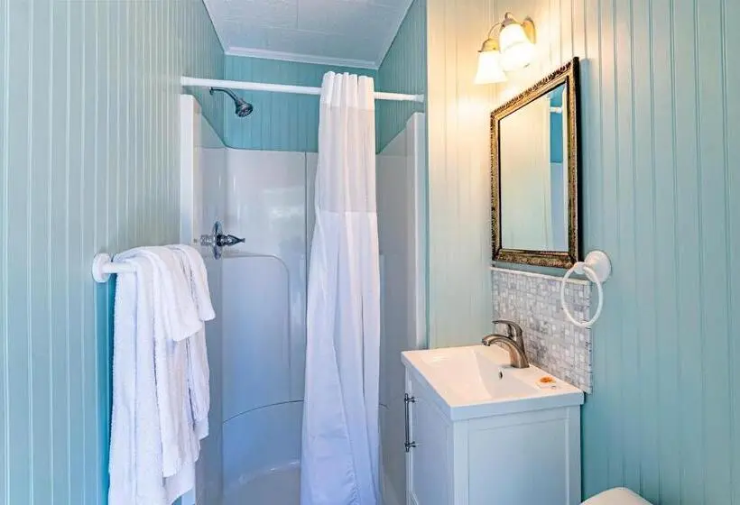 اتاق استاندارد سه نفره, Island Motel Obx