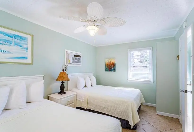 اتاق استاندارد سه نفره, Island Motel Obx