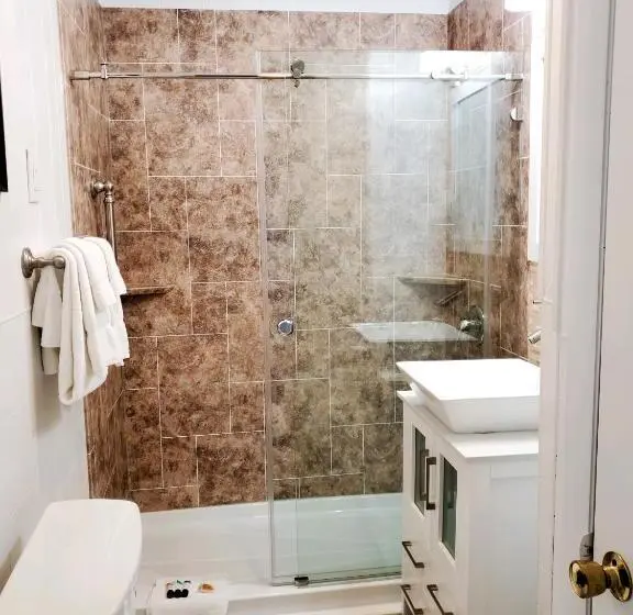 سوییت, Island Motel Obx