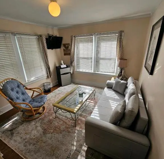 سوییت, Island Motel Obx