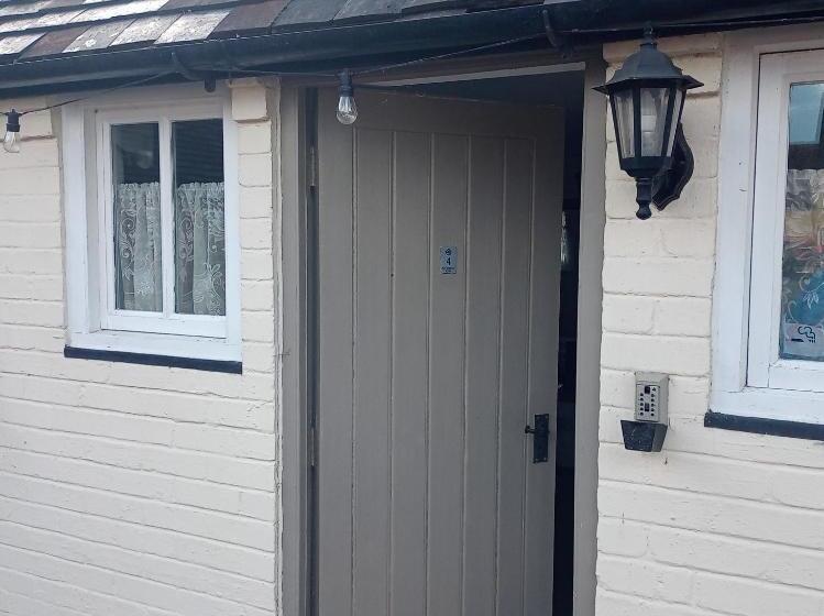 Номер Стандарт, The Hardinge Arms