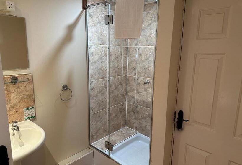 Семейный Номер, The Hardinge Arms