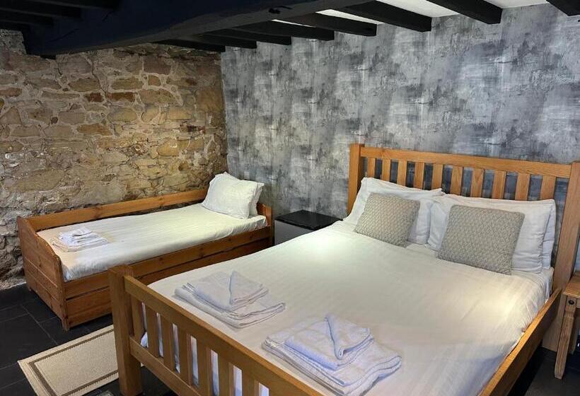 Семейный Номер, The Hardinge Arms