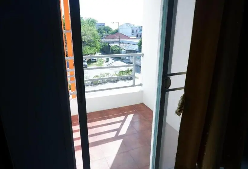 Economy Triple Room, V At Bangsaen