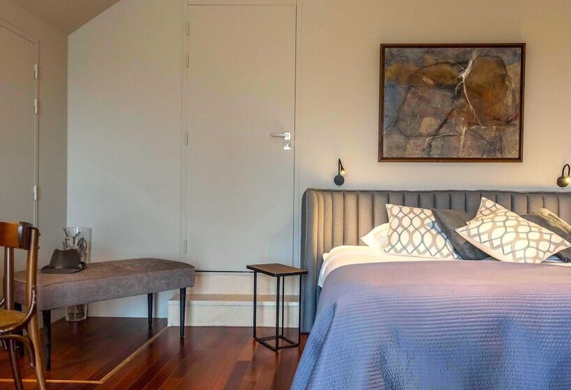 חדר דלוקס, 5 Lasserre