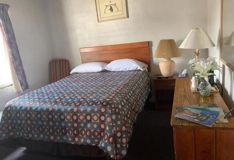 Perhehuone, Cottonwood Court Motel