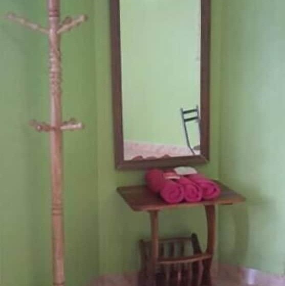 غرفة قياسية ثلاثية, Royal Land Mae Klong