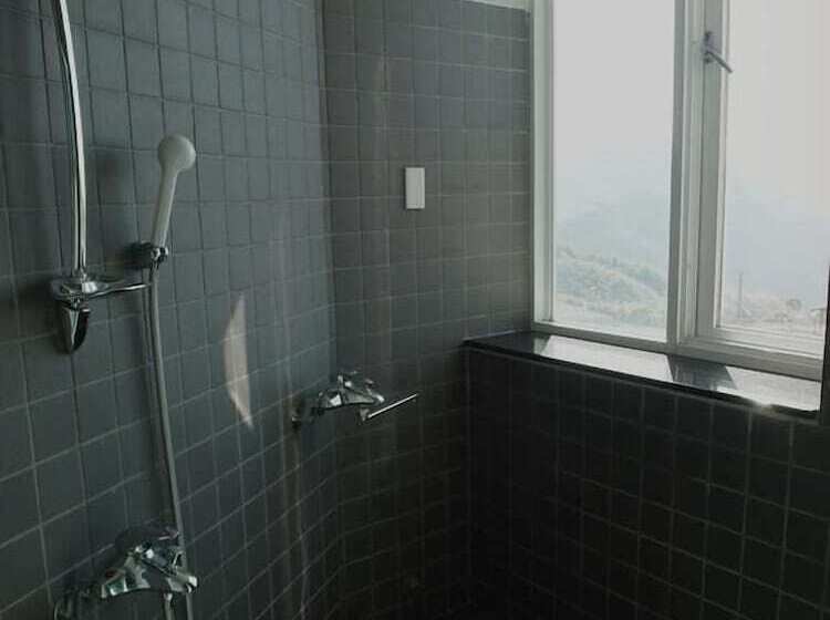 اتاق استاندارد چهار تخته, Tea Cloud Guest House