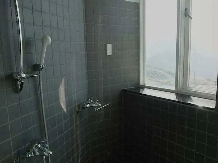 اتاق استاندارد چهار تخته, Tea Cloud Guest House