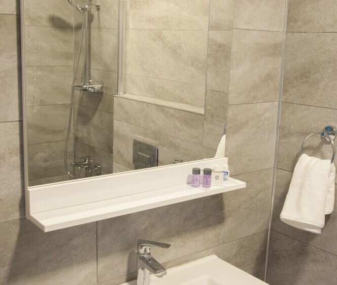 ダブルベッドスタンダードルーム, Room Room Motel