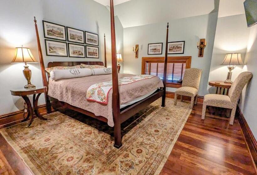 اتاق لوکس با تخت بزرگ, Gothic Heights Inn
