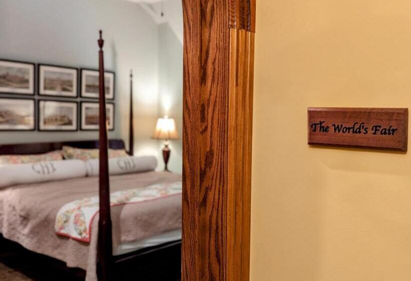 اتاق لوکس با تخت بزرگ, Gothic Heights Inn