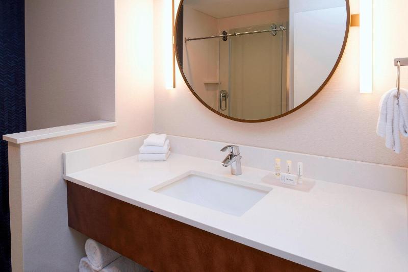 חדר סטנדרט עם מיטת קינג, Fairfield Inn & Suites By Marriott Columbus, In