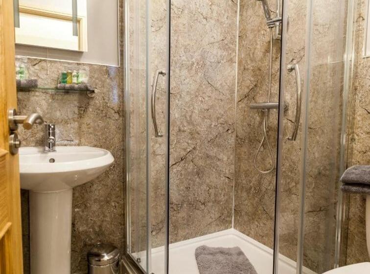 חדר סטנדרט עם מיטת קינג, Parkers House Bed & Breakfast