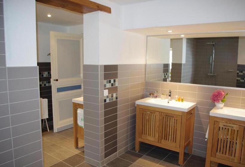 اتاق استاندارد با چشمانداز باغ, Domaine Mongiron