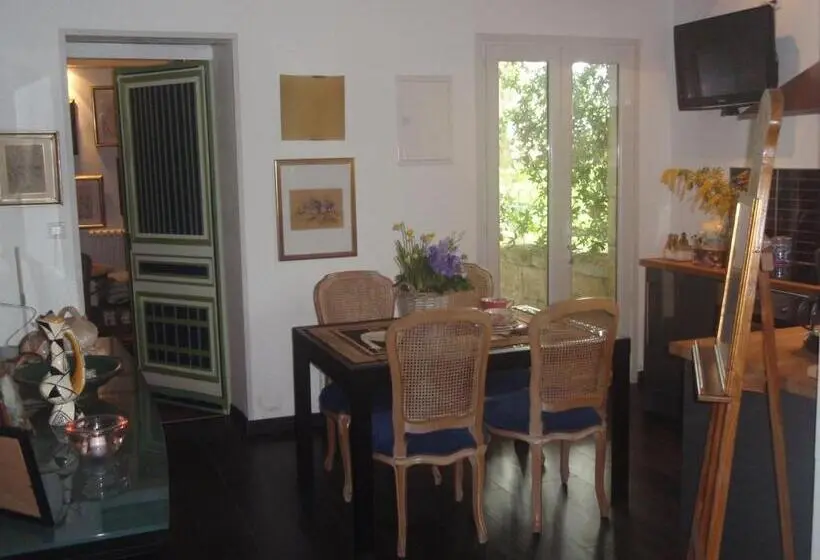 استودیو استاندارد با چشم‌انداز باغ, Domaine Mongiron