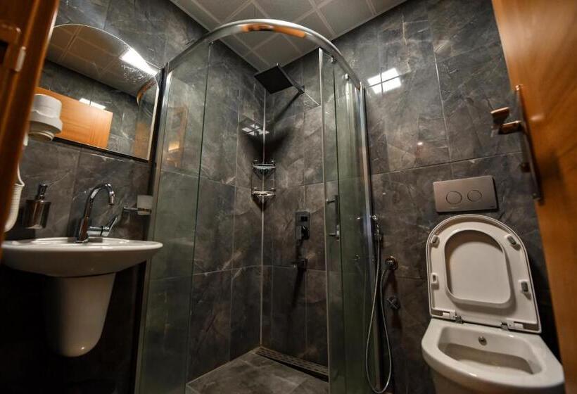 اتاق لوکس, Serah Residence