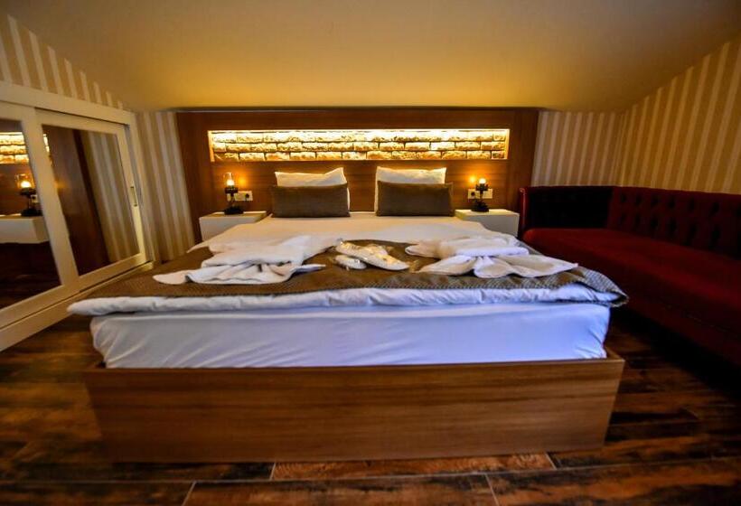 Suite, Serah Residence