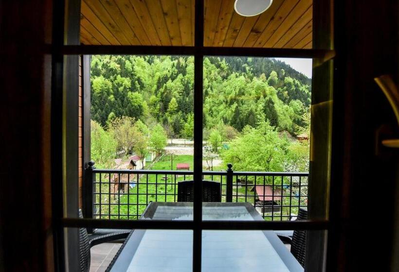 سوییت, Serah Residence