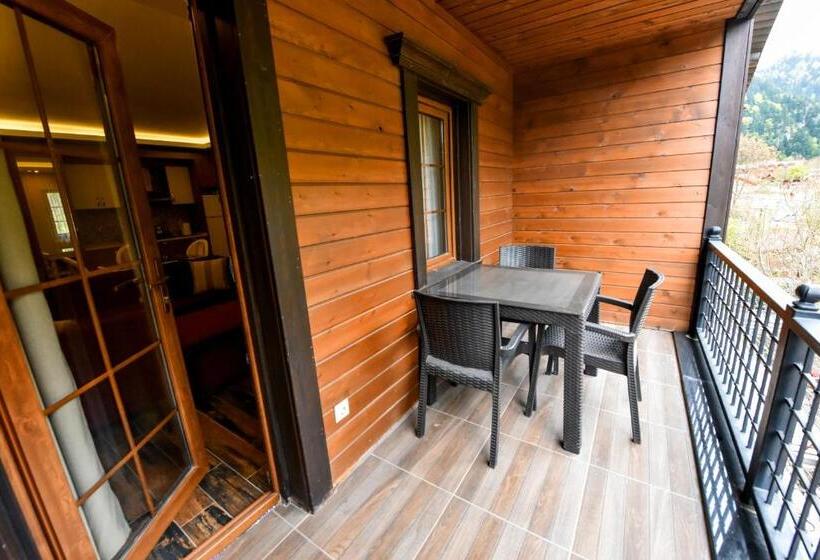 Suite, Serah Residence